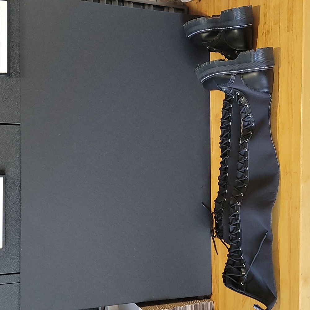 Dr. Martens Aggy Tall size 6